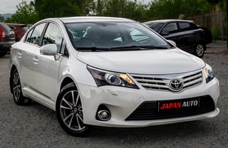 Toyota Avensis side view