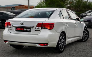 Toyota Avensis rear view