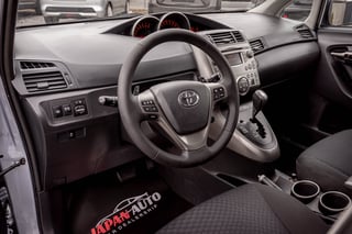 Toyota Verso interior