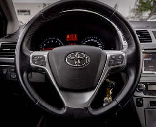 Toyota Avensis speedometer