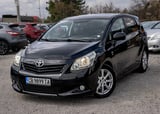 Toyota Verso front 3/4 view