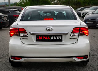 Toyota Avensis rear brake lights