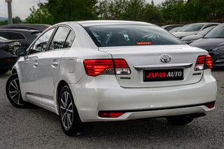 Toyota Avensis dealer view