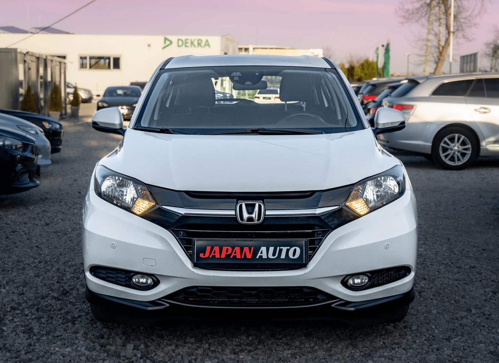 White Honda SUV front view
