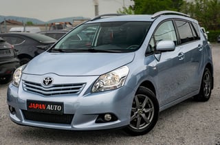 Toyota Verso silver