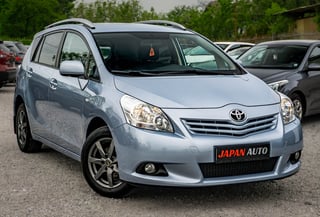 Toyota Verso blue